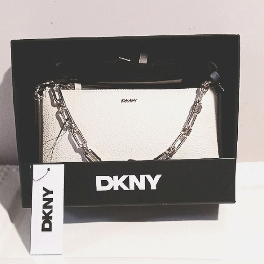 Gorgeous! DKNY ⚜️ Cream and Gold Chain Crossbody/ Shoulder Bag👑⚜️👑